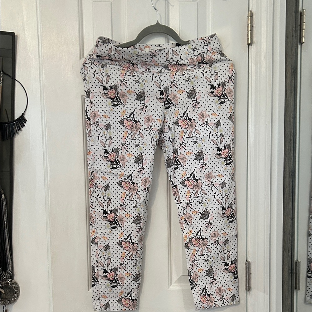 89th & Madison Floral Print Stretch Capri - Pink and Black